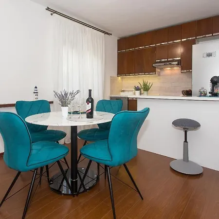 Apartment Location & Downtown Park *