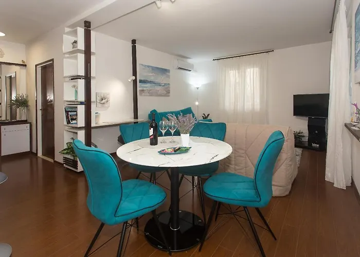 Apartment Location & Downtown Park Split