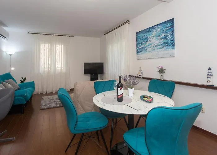 Apartment Location & Downtown Park Split