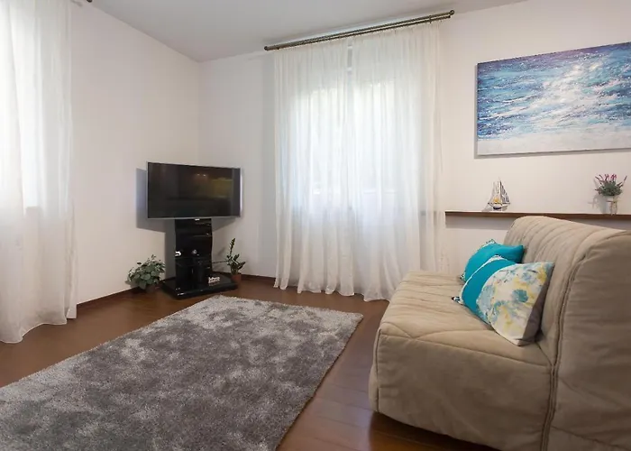 Apartment Location & Downtown Park