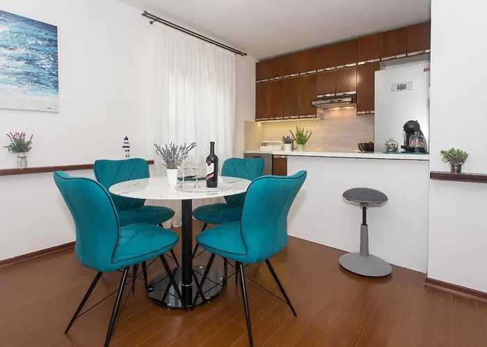 Apartment Location & Downtown Park *
