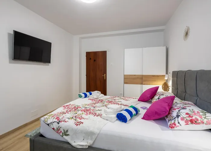 Apartment Location & Downtown Park Split